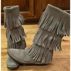 Minnetonka Women's Sz 7 Grey Suede Leather Moccasins Fringe Boots Mid Calf